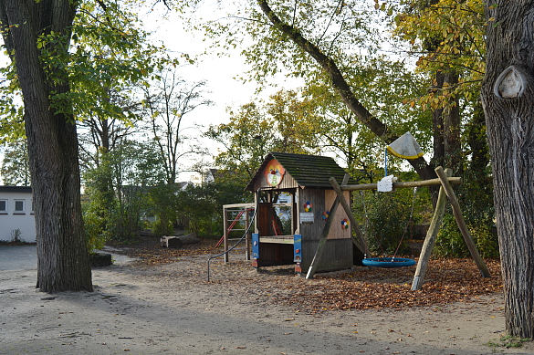 Klettergerüst mit Nestschaukel