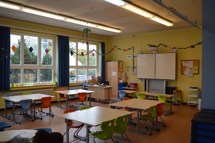 Klassenraum mit Wimpelkette