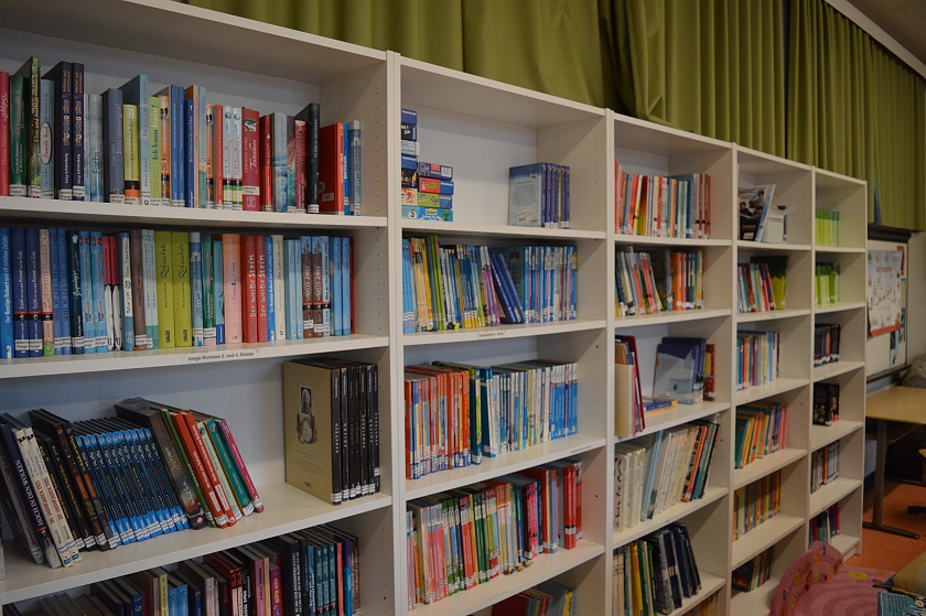 Bücherregal